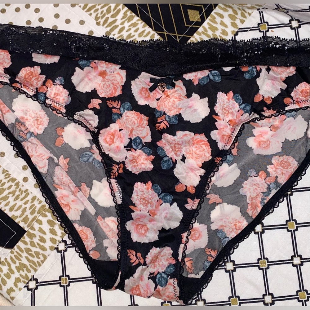 VICTORIA SECRET MATERNITY BIKINI LACE WAISTBAND W/LOGO HEART CHARM - Picture 4 of 6